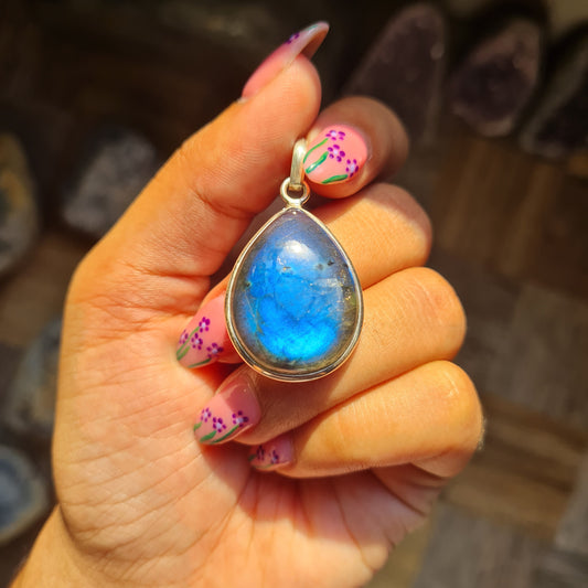 Blue Flash Labradorite Pendant