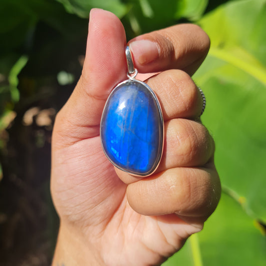 Blue Flash Labradorite Pendant