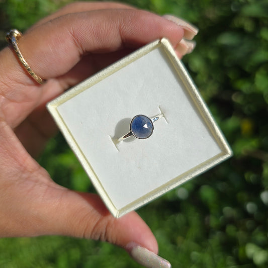 Blue Sapphire Gemstone Ring - Size 6
