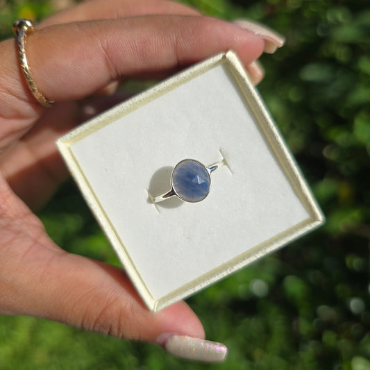 Blue Sapphire Gemstone Ring - Size 7