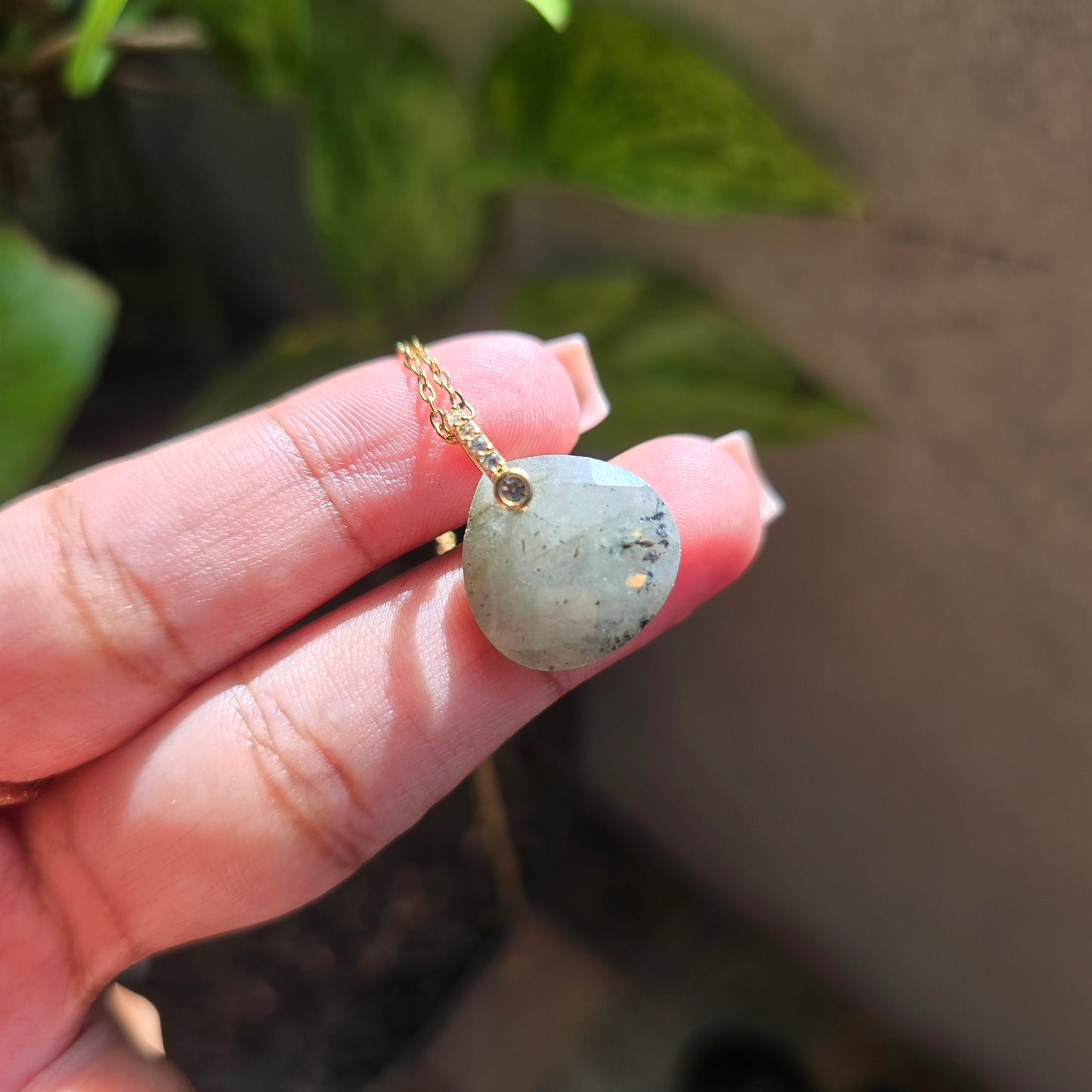 Dainty Labradorite Pendant