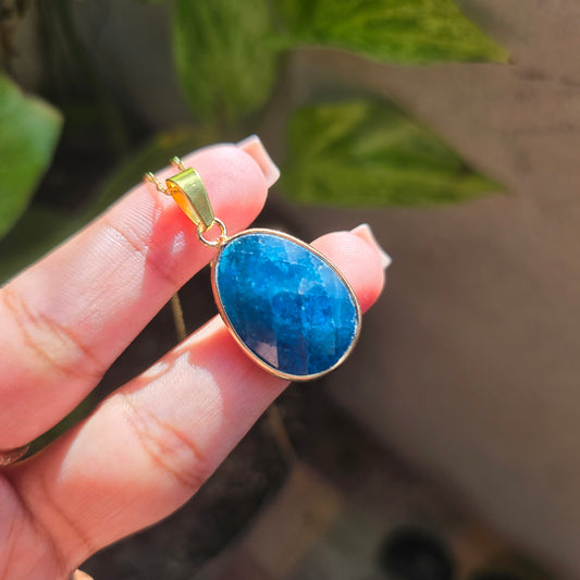 Oval Blue Apatite Pendant